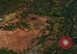 Standbild Viet Cong Hütten bombardiert Vietnam, 1965, aus Sekunde 54 historischem Filmmaterial Videoclip 65675054885