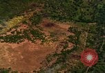 Standbild Viet Cong Hütten bombardiert Vietnam, 1965, aus Sekunde 59 historischem Filmmaterial Videoclip 65675054885