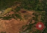 Standbild Viet Cong Hütten bombardiert Vietnam, 1965, aus Sekunde 60 historischem Filmmaterial Videoclip 65675054885