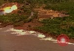 Standbild Zielbereiche bombardiert Vietnam, 1965, aus Sekunde 4 historischem Filmmaterial Videoclip 65675054886