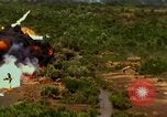 Standbild Zielbereiche bombardiert Vietnam, 1965, aus Sekunde 11 historischem Filmmaterial Videoclip 65675054886