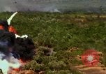 Standbild Zielbereiche bombardiert Vietnam, 1965, aus Sekunde 13 historischem Filmmaterial Videoclip 65675054886