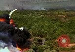 Standbild Zielbereiche bombardiert Vietnam, 1965, aus Sekunde 14 historischem Filmmaterial Videoclip 65675054886