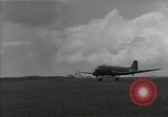 Standbild C-47 Skytrain Flugzeuge Camp Keithley Mindanao Philippinen, 1945, aus Sekunde 61 historischem Filmmaterial Videoclip 65675054897