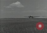 Immagine di C-47 Skytrain aeromobile Malabang Filippine, 1945, secondo 43 filmato di repertorio 65675054898