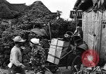 Immagine di Evacuazione dei civili Okinawa isole Ryukyu, 1945, secondo 3 filmato di repertorio 65675054927