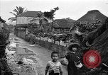 Immagine di Evacuazione dei civili Okinawa isole Ryukyu, 1945, secondo 7 filmato di repertorio 65675054927