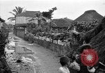 Immagine di Evacuazione dei civili Okinawa isole Ryukyu, 1945, secondo 8 filmato di repertorio 65675054927