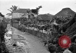 Immagine di Evacuazione dei civili Okinawa isole Ryukyu, 1945, secondo 9 filmato di repertorio 65675054927