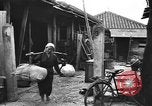 Immagine di Evacuazione dei civili Okinawa isole Ryukyu, 1945, secondo 13 filmato di repertorio 65675054927