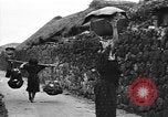 Immagine di Evacuazione dei civili Okinawa isole Ryukyu, 1945, secondo 16 filmato di repertorio 65675054927