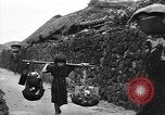 Immagine di Evacuazione dei civili Okinawa isole Ryukyu, 1945, secondo 18 filmato di repertorio 65675054927
