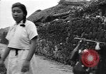 Immagine di Evacuazione dei civili Okinawa isole Ryukyu, 1945, secondo 20 filmato di repertorio 65675054927