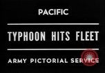 Image Typhon hits American Navy 3e flotte Océan Pacifique, 1945, de la seconde 3 séquences d'archives historiques vidéo 65675054937