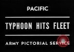 Image Typhon hits American Navy 3e flotte Océan Pacifique, 1945, de la seconde 4 séquences d'archives historiques vidéo 65675054937