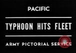 Image Typhon hits American Navy 3e flotte Océan Pacifique, 1945, de la seconde 8 séquences d'archives historiques vidéo 65675054937