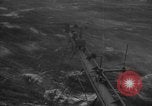 Image Typhon hits American Navy 3e flotte Océan Pacifique, 1945, de la seconde 26 séquences d'archives historiques vidéo 65675054937