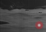 Image La bataille de Balikpapan pendant Seconde Guerre Mondiale dans le Pacifique Borneo, 1945, de la seconde 25 séquences d'archives historiques vidéo 65675054938