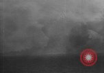 Image La bataille de Balikpapan pendant Seconde Guerre Mondiale dans le Pacifique Borneo, 1945, de la seconde 42 séquences d'archives historiques vidéo 65675054938