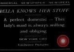 Standbild Hund machen Besorgungen New York City USA, 1929, aus Sekunde 1 historischem Filmmaterial Videoclip 65675054947