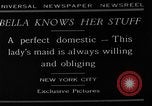 Standbild Hund machen Besorgungen New York City USA, 1929, aus Sekunde 8 historischem Filmmaterial Videoclip 65675054947
