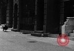 Standbild Hund machen Besorgungen New York City USA, 1929, aus Sekunde 43 historischem Filmmaterial Videoclip 65675054947