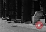 Standbild Hund machen Besorgungen New York City USA, 1929, aus Sekunde 45 historischem Filmmaterial Videoclip 65675054947
