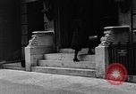 Standbild Hund machen Besorgungen New York City USA, 1929, aus Sekunde 59 historischem Filmmaterial Videoclip 65675054947