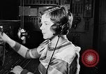 Immagine di Ragazza dirigere i treni Chicago Illinois USA, 1929, secondo 39 filmato di repertorio 65675054954