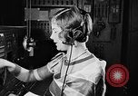 Immagine di Ragazza dirigere i treni Chicago Illinois USA, 1929, secondo 42 filmato di repertorio 65675054954