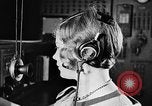 Immagine di Ragazza dirigere i treni Chicago Illinois USA, 1929, secondo 51 filmato di repertorio 65675054954