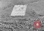 Immagine di Thangka si è srotolato sulla collina Kumbum Tibet, 1930, secondo 6 filmato di repertorio 65675054959