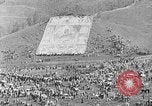 Immagine di Thangka si è srotolato sulla collina Kumbum Tibet, 1930, secondo 12 filmato di repertorio 65675054959