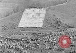 Immagine di Thangka si è srotolato sulla collina Kumbum Tibet, 1930, secondo 13 filmato di repertorio 65675054959