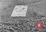 Immagine di Thangka si è srotolato sulla collina Kumbum Tibet, 1930, secondo 14 filmato di repertorio 65675054959