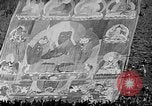Immagine di Thangka si è srotolato sulla collina Kumbum Tibet, 1930, secondo 29 filmato di repertorio 65675054959