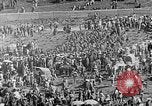 Immagine di Thangka si è srotolato sulla collina Kumbum Tibet, 1930, secondo 34 filmato di repertorio 65675054959