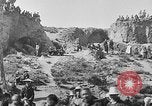 Immagine di Thangka si è srotolato sulla collina Kumbum Tibet, 1930, secondo 47 filmato di repertorio 65675054959