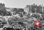 Immagine di Thangka si è srotolato sulla collina Kumbum Tibet, 1930, secondo 49 filmato di repertorio 65675054959