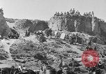 Immagine di Thangka si è srotolato sulla collina Kumbum Tibet, 1930, secondo 50 filmato di repertorio 65675054959