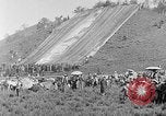 Immagine di Thangka si è srotolato sulla collina Kumbum Tibet, 1930, secondo 52 filmato di repertorio 65675054959