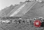 Immagine di Thangka si è srotolato sulla collina Kumbum Tibet, 1930, secondo 55 filmato di repertorio 65675054959