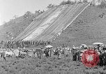 Immagine di Thangka si è srotolato sulla collina Kumbum Tibet, 1930, secondo 56 filmato di repertorio 65675054959