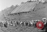 Immagine di Thangka si è srotolato sulla collina Kumbum Tibet, 1930, secondo 57 filmato di repertorio 65675054959