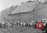 Immagine di Thangka si è srotolato sulla collina Kumbum Tibet, 1930, secondo 58 filmato di repertorio 65675054959