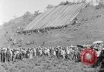 Immagine di Thangka si è srotolato sulla collina Kumbum Tibet, 1930, secondo 59 filmato di repertorio 65675054959