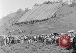 Immagine di Thangka si è srotolato sulla collina Kumbum Tibet, 1930, secondo 61 filmato di repertorio 65675054959