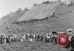 Immagine di Thangka si è srotolato sulla collina Kumbum Tibet, 1930, secondo 62 filmato di repertorio 65675054959