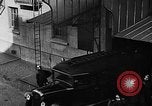 Immagine di Motore fire sedan Parigi Francia, 1930, secondo 12 filmato di repertorio 65675054960