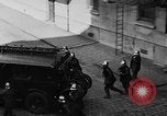Immagine di Motore fire sedan Parigi Francia, 1930, secondo 15 filmato di repertorio 65675054960